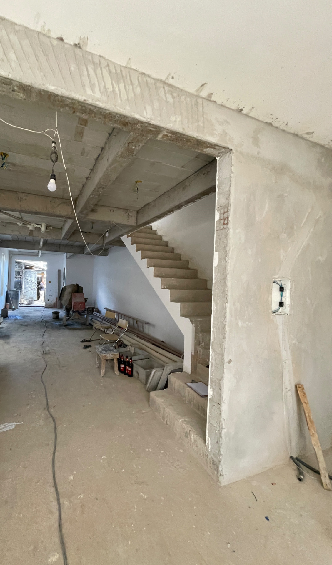 Área social durante a obra antes do projeto finalizado
